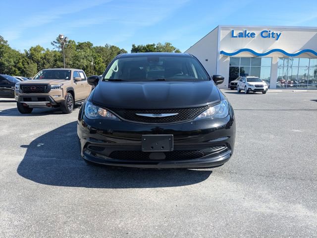 Used 2023 Chrysler Voyager LX image 7