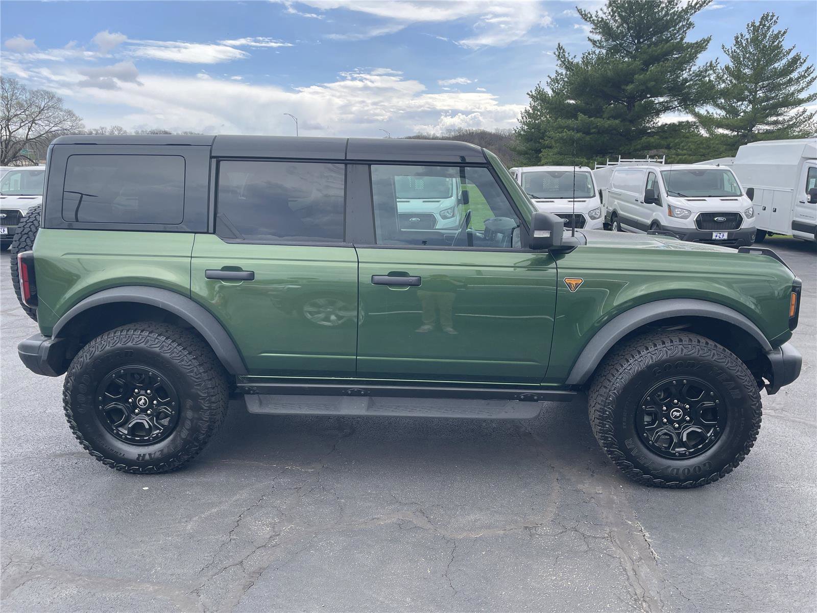 Used 2025 Ford Bronco Badlands image 6