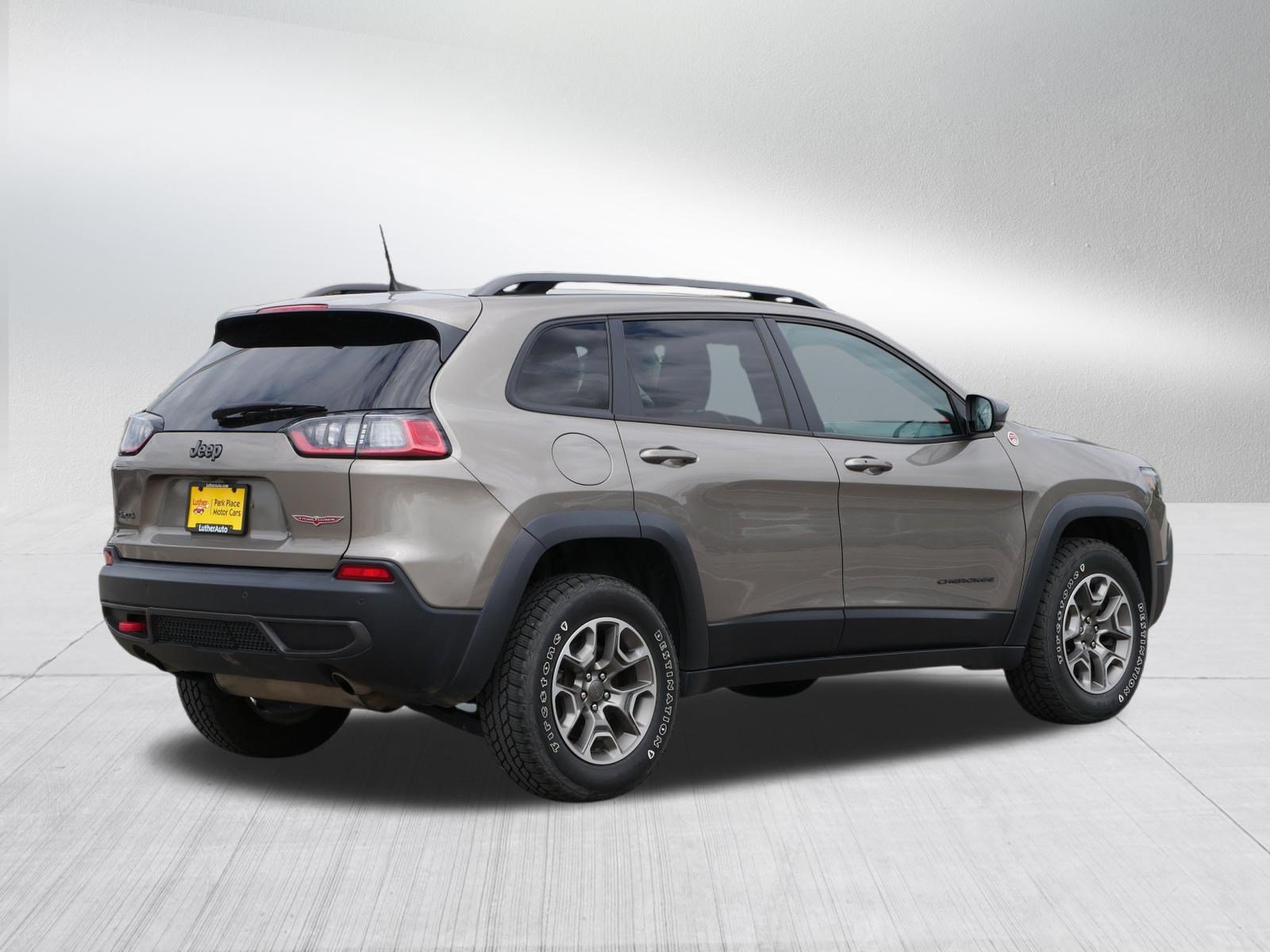 Used 2020 Jeep Cherokee Trailhawk w/ Cold Weather Group AWD/4WD image 7