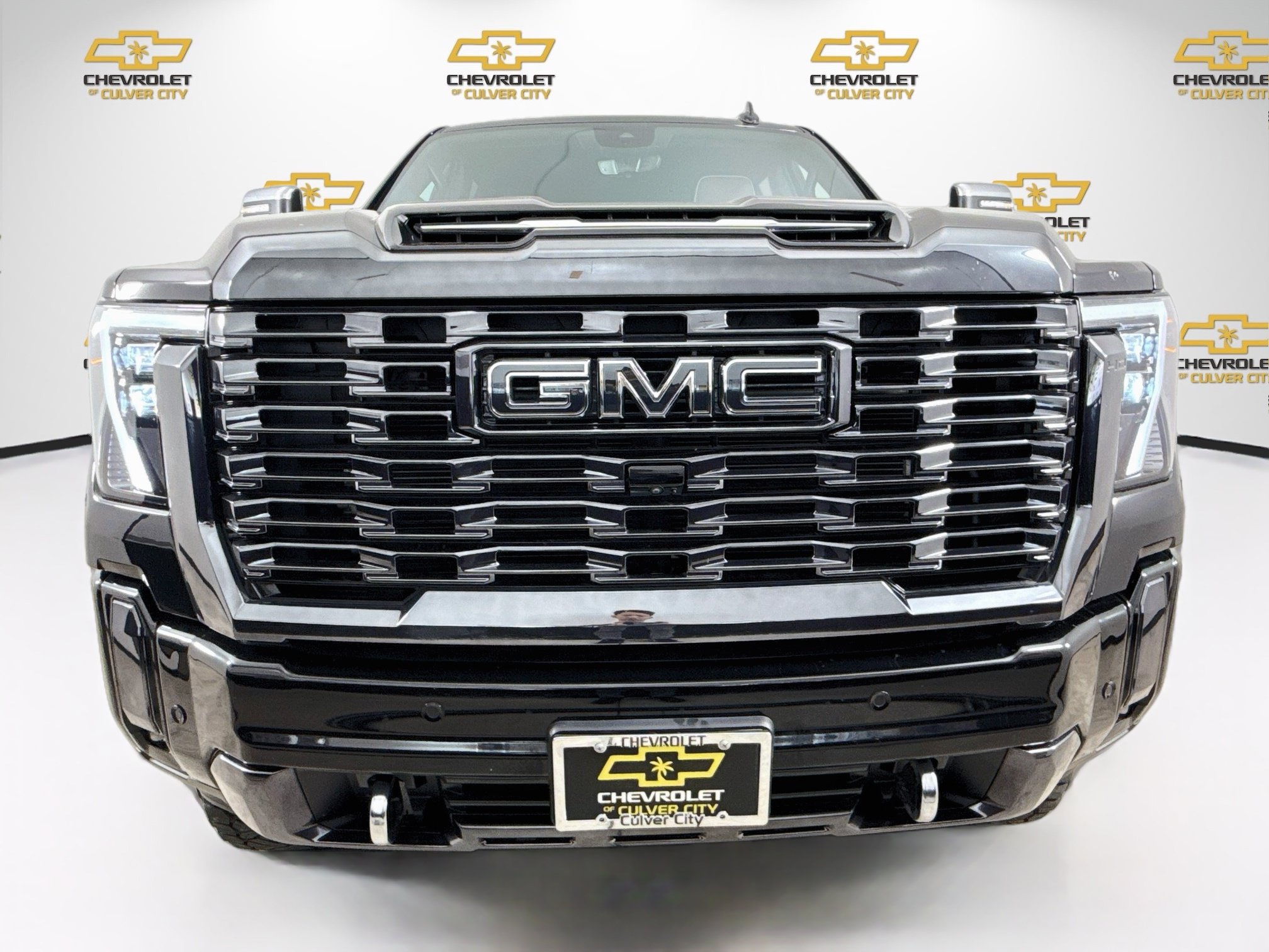 Used 2024 GMC Sierra 2500 Denali Ultimate AWD/4WD image 2