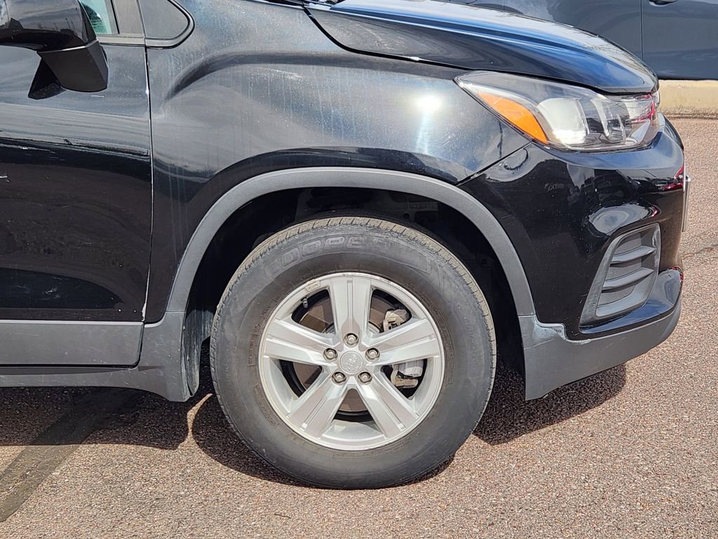 Used 2020 Chevrolet Trax LS AWD/4WD image 29