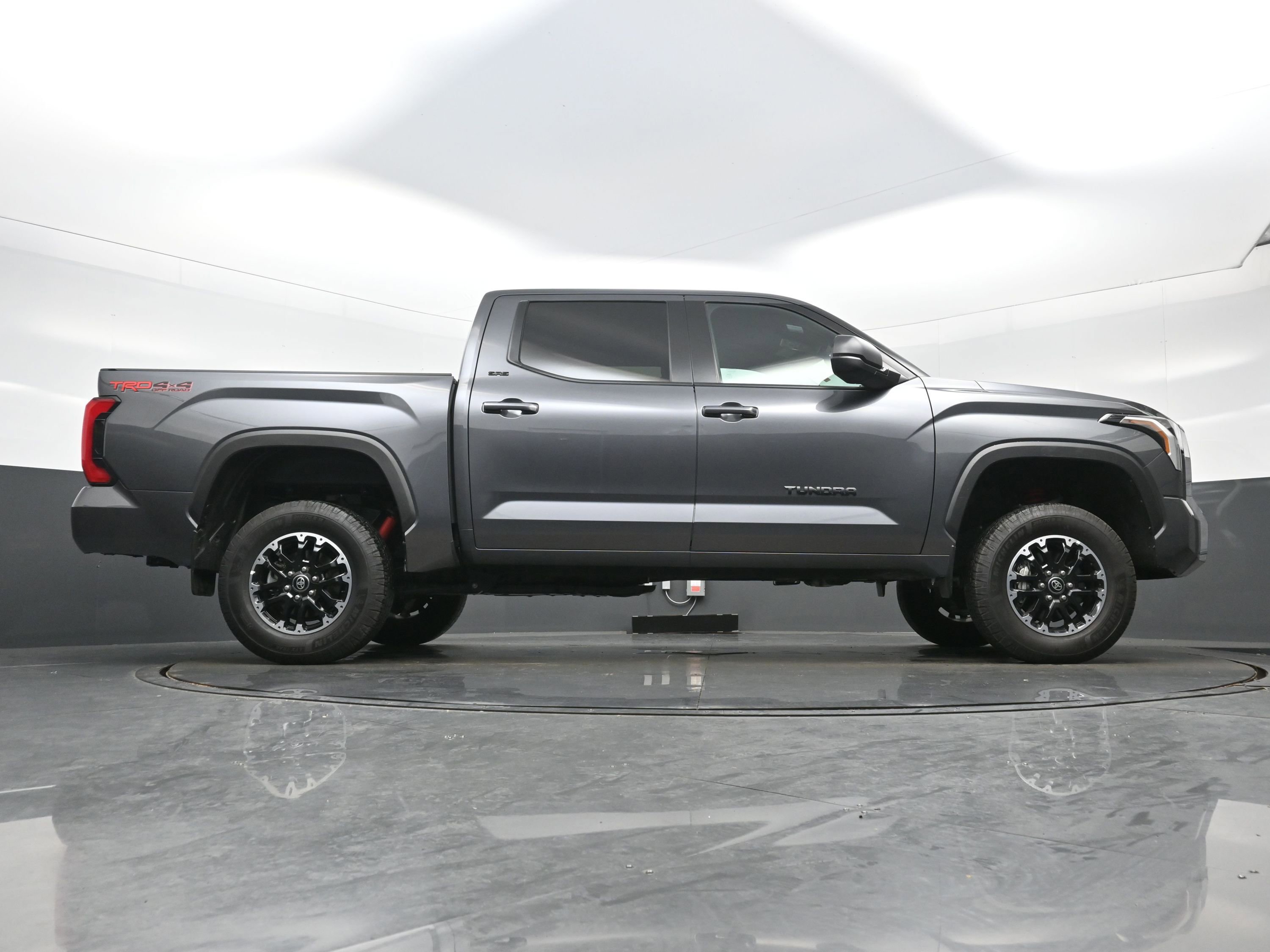 Used 2025 Toyota Tundra SR5 w/ TRD Off-Road Package AWD/4WD image 33