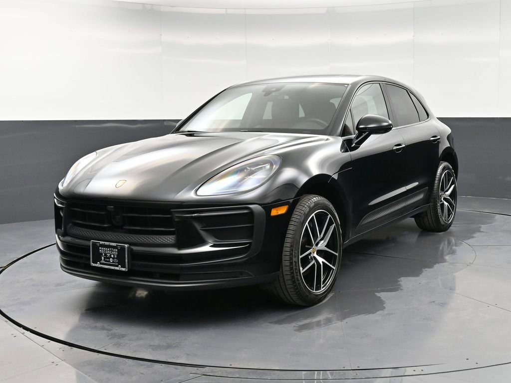 Certified 2024 Porsche Macan image 6