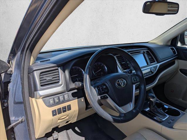Used 2014 Toyota Highlander Limited w/ Driver Technology Package image 12