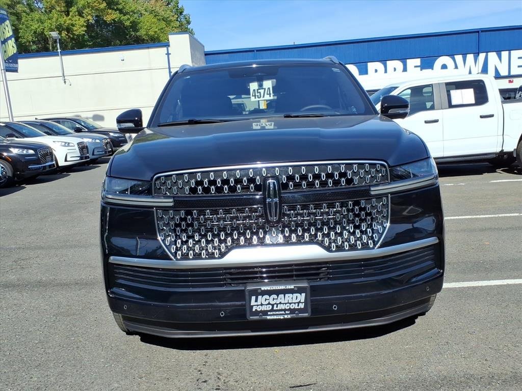 New 2025 Lincoln Navigator Reserve image 2