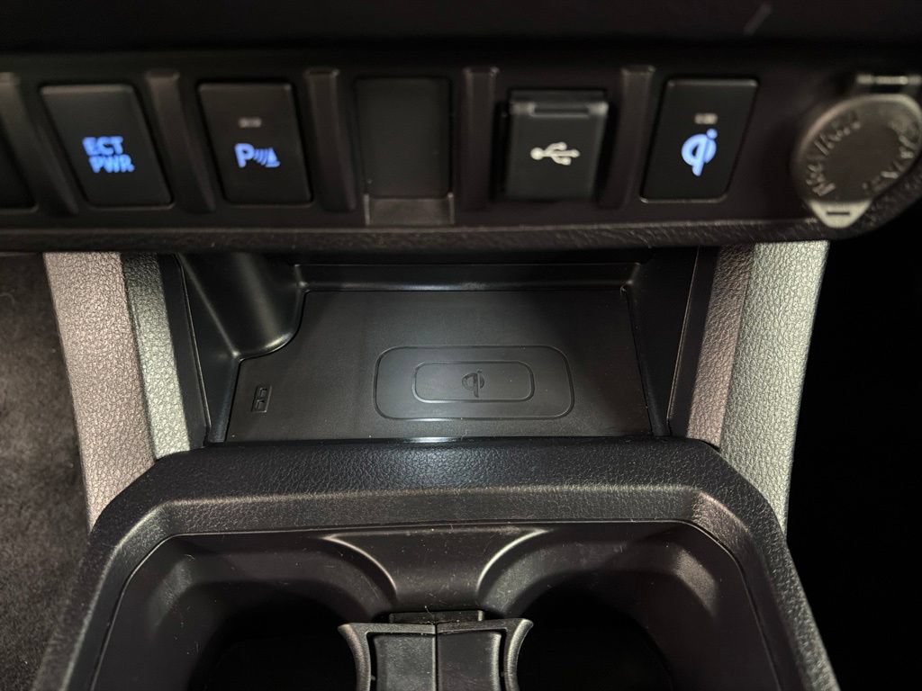 Used 2020 Toyota Tacoma TRD Sport w/ TRD Premium Sport Package AWD/4WD image 16