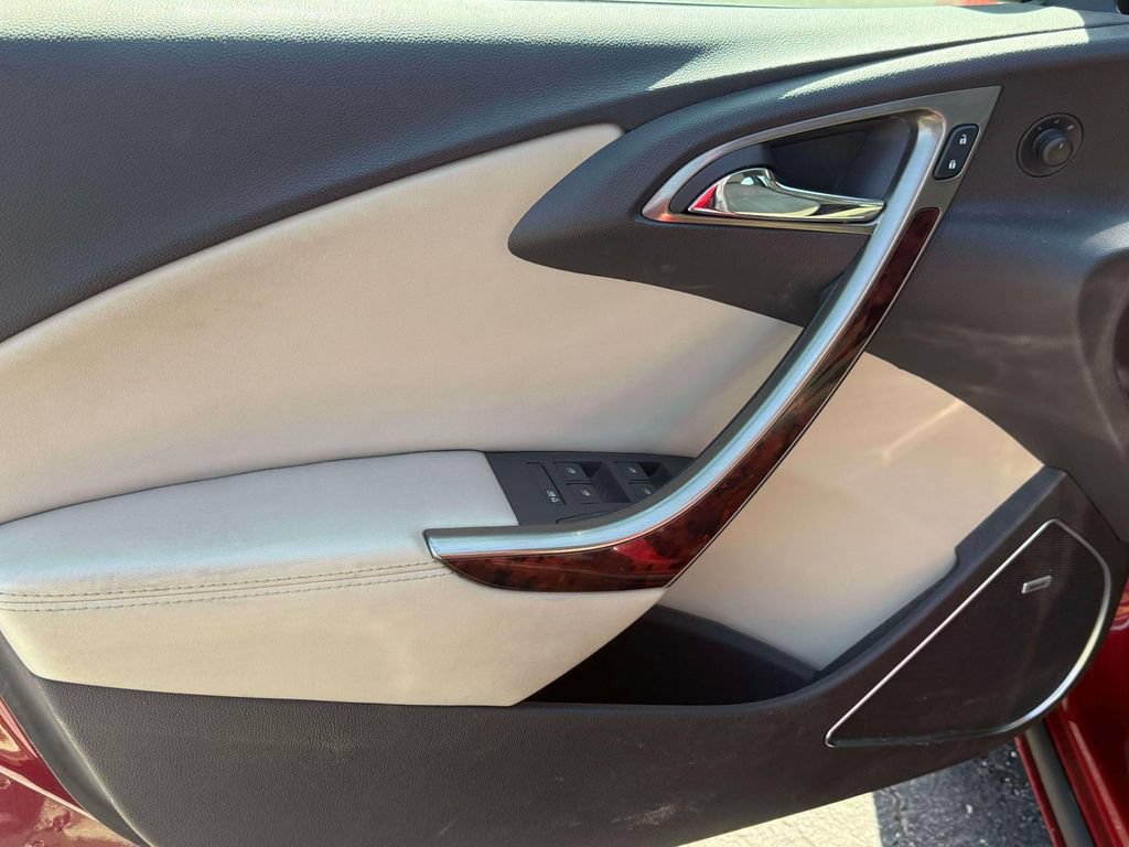 Used 2014 Buick Verano Leather FWD image 9