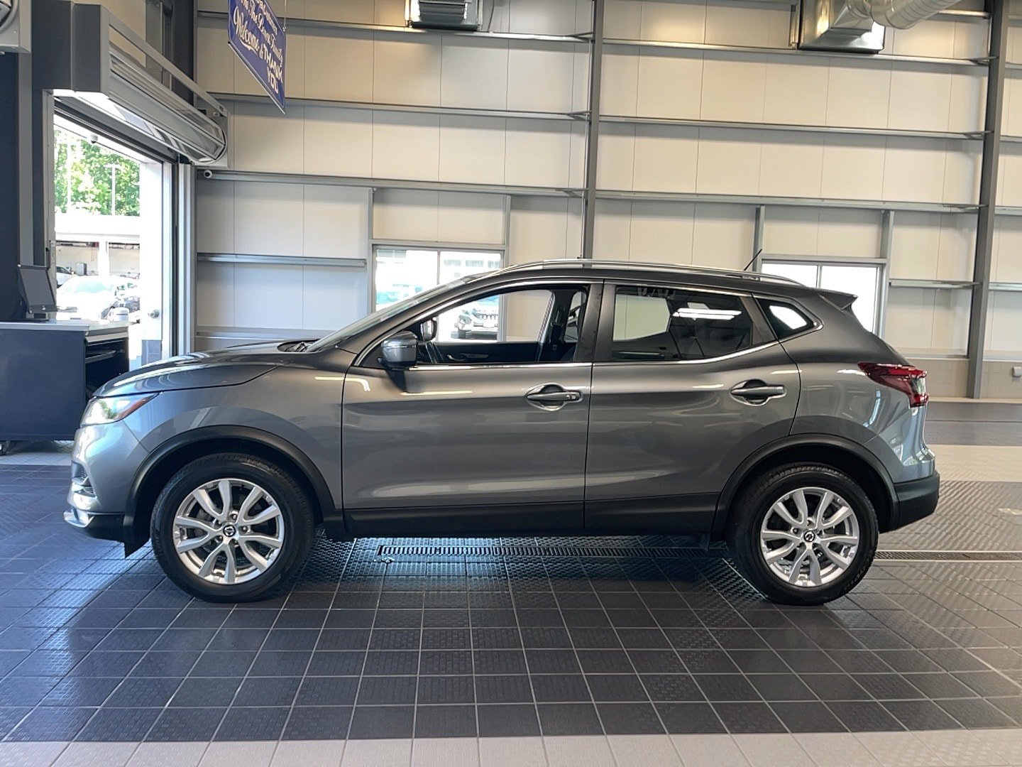 Used 2022 Nissan Rogue Sport SV AWD/4WD image 3