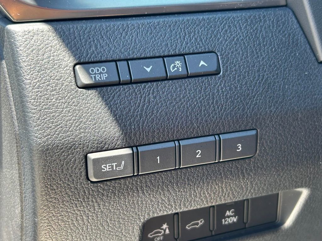 Used 2025 Lexus GX 550 w/ Accessory Package (2T) AWD/4WD image 31