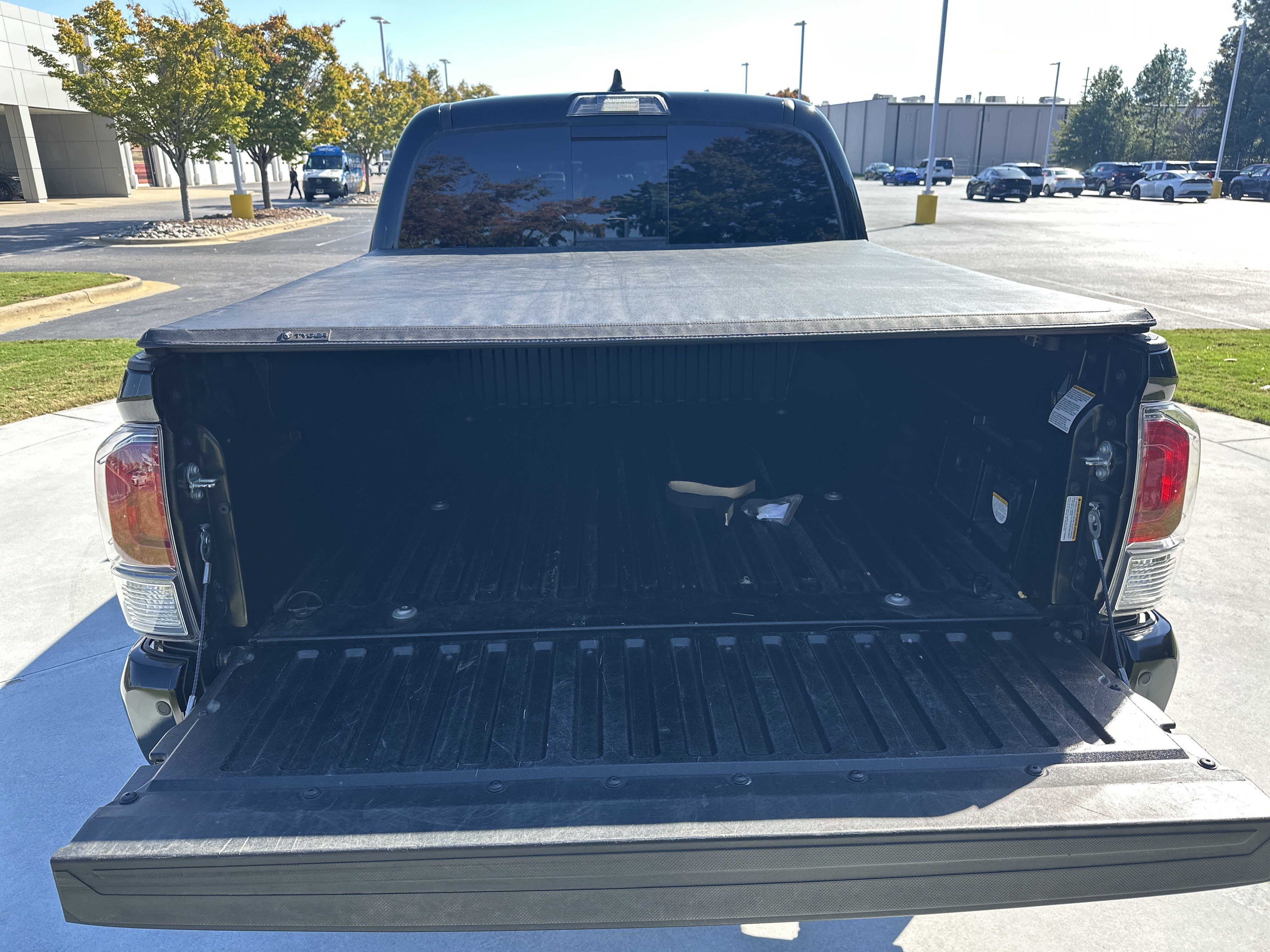 Certified 2022 Toyota Tacoma TRD Off-Road w/ Technology Package AWD/4WD image 32