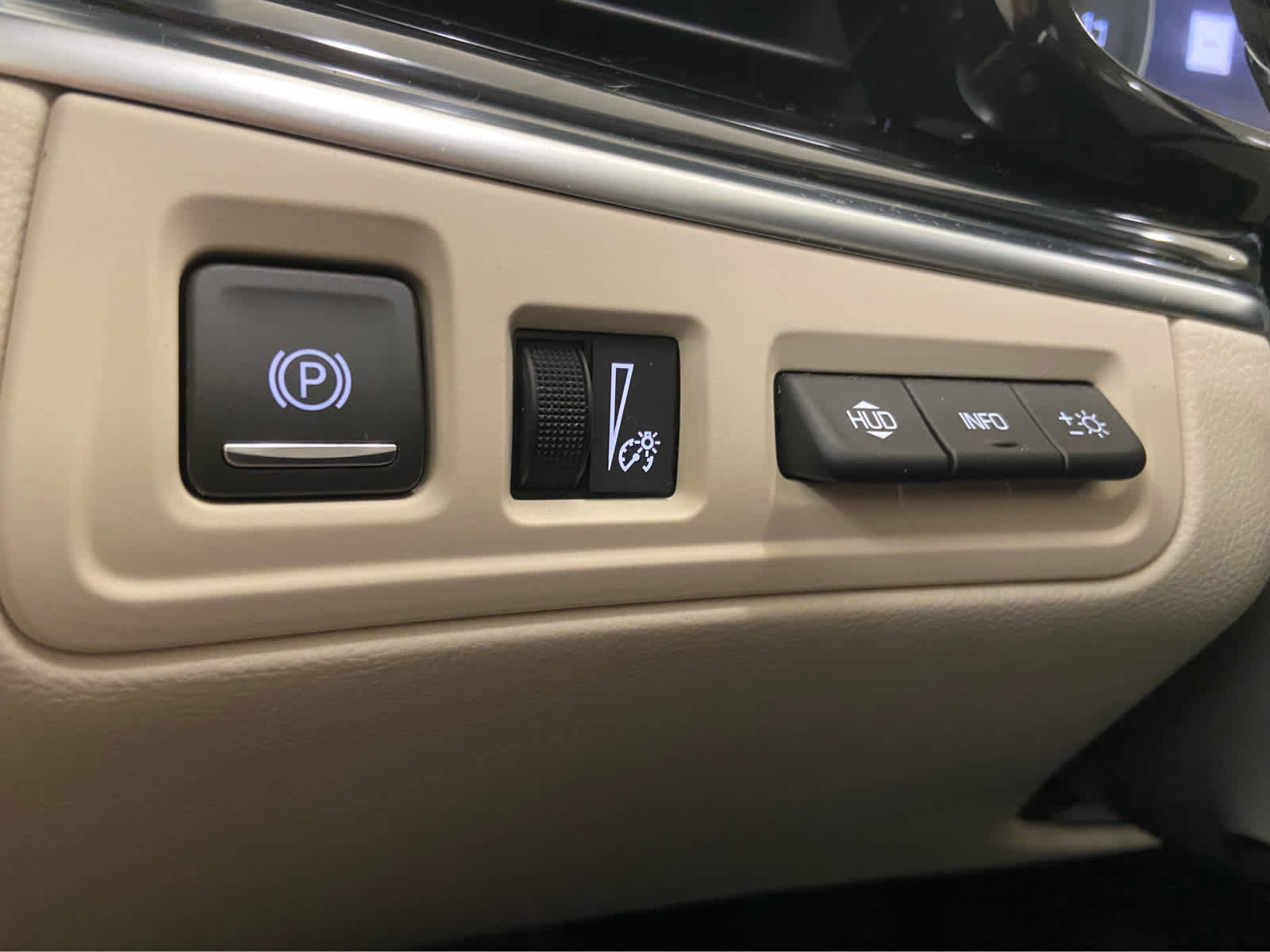 Used 2024 Cadillac XT6 Premium Luxury w/ Technology Package FWD image 47