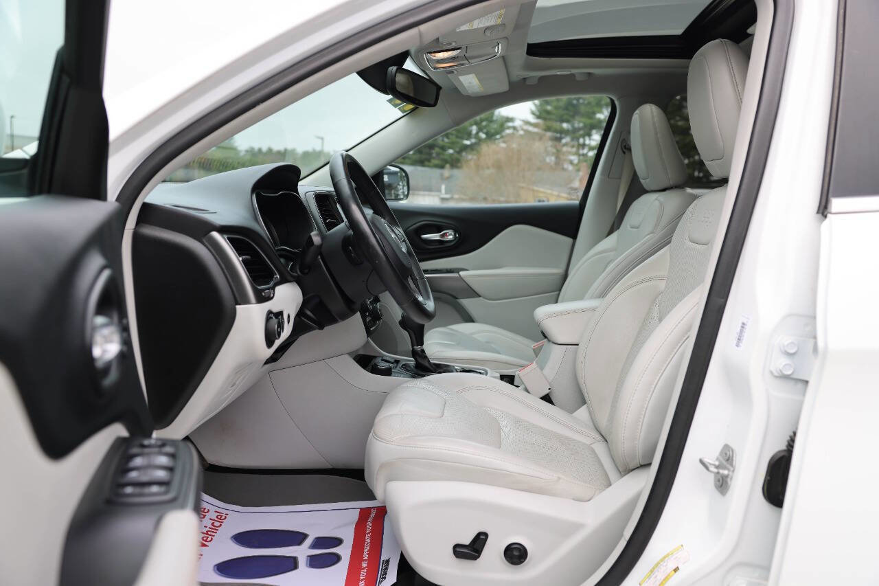 Used 2019 Jeep Cherokee Limited image 18