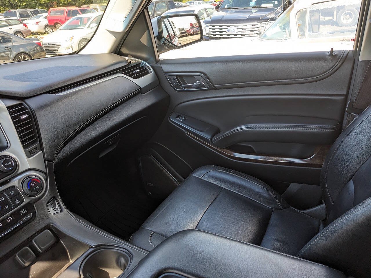 Used 2015 Chevrolet Suburban LT RWD image 23