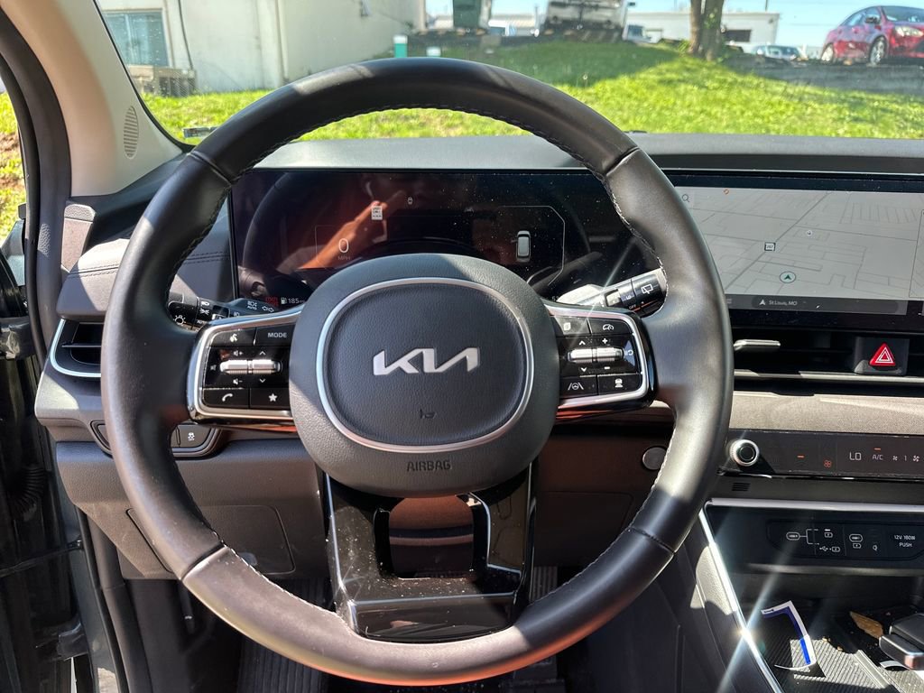 Used 2025 Kia Carnival SX image 15