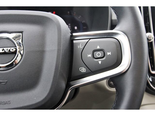 Used 2025 Volvo XC40 B5 Plus w/ Protection Package Premier image 19