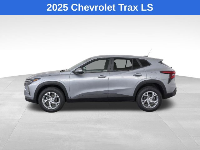 Used 2025 Chevrolet Trax LS w/ LS Convenience Package FWD image 2