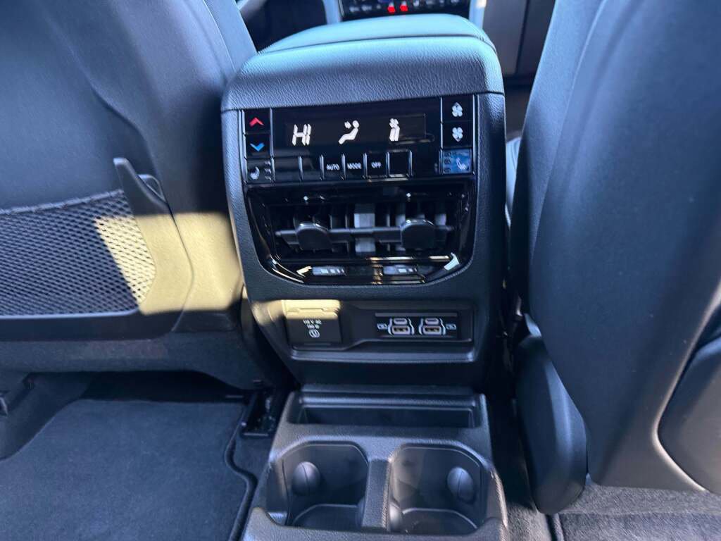 New 2025 Jeep Grand Cherokee L Limited w/ Black Appearance Package image 22