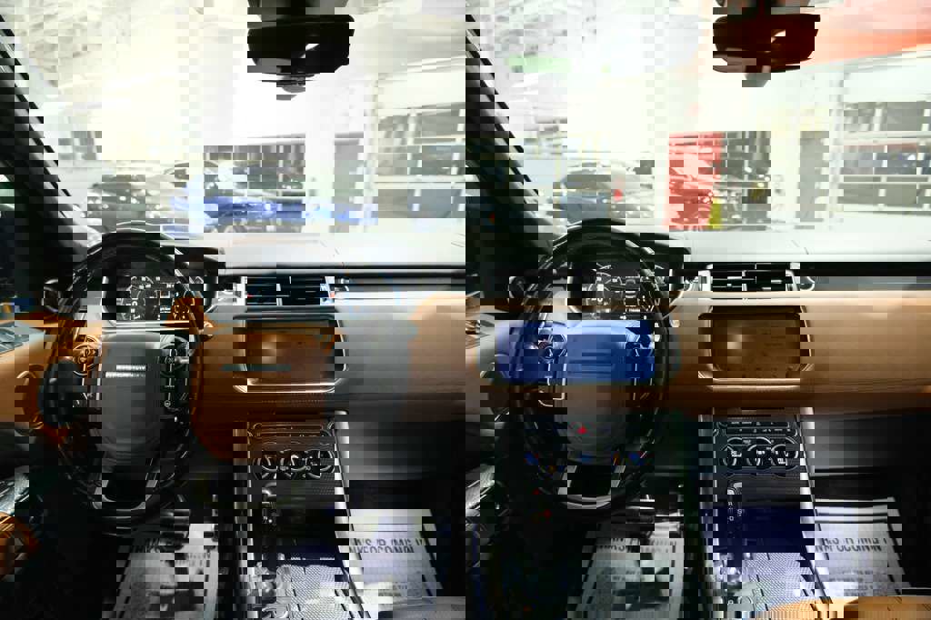 Used 2017 Land Rover Range Rover Sport HSE Dynamic image 28