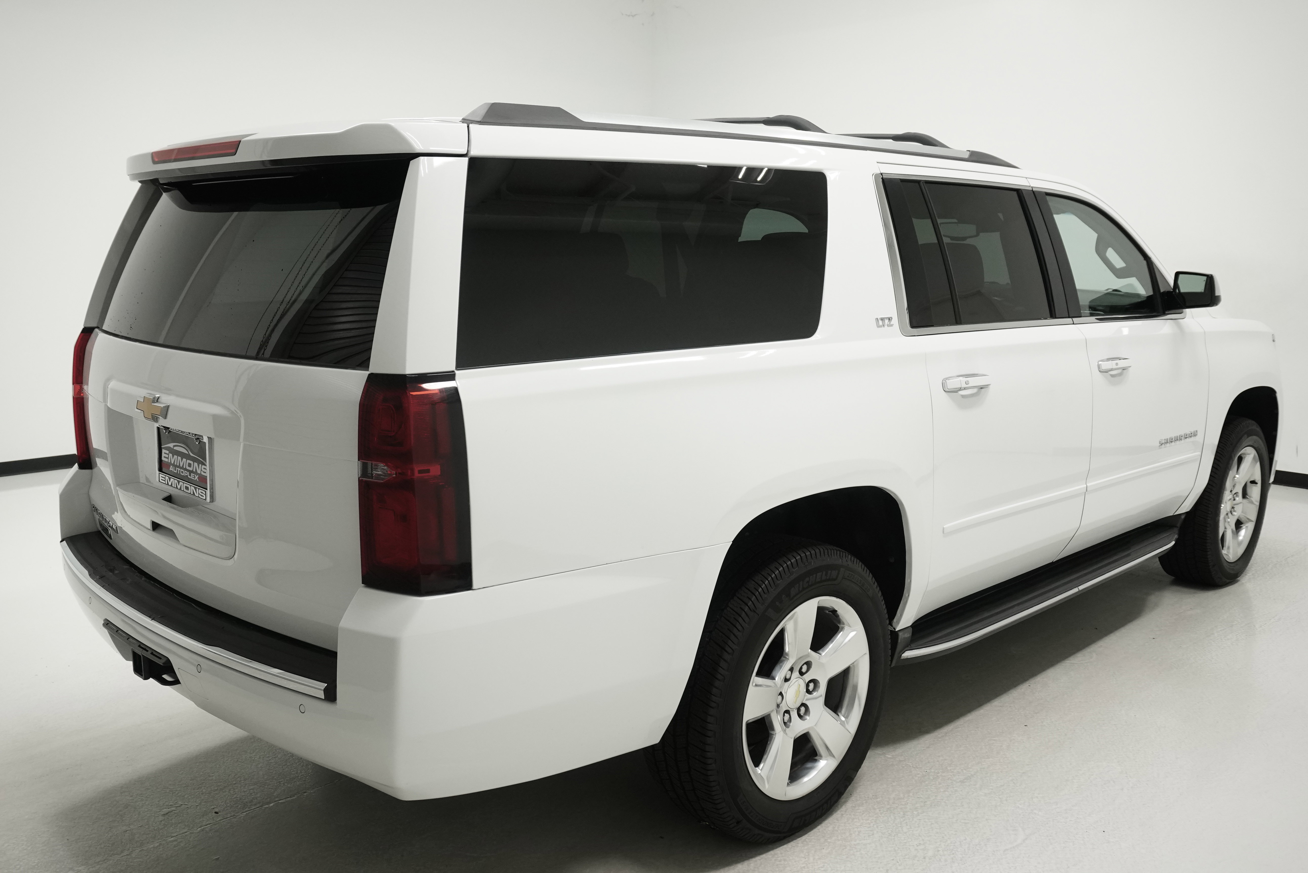 Used 2016 Chevrolet Suburban LTZ image 4