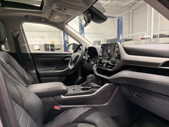 Certified 2024 Toyota Highlander XLE image 89