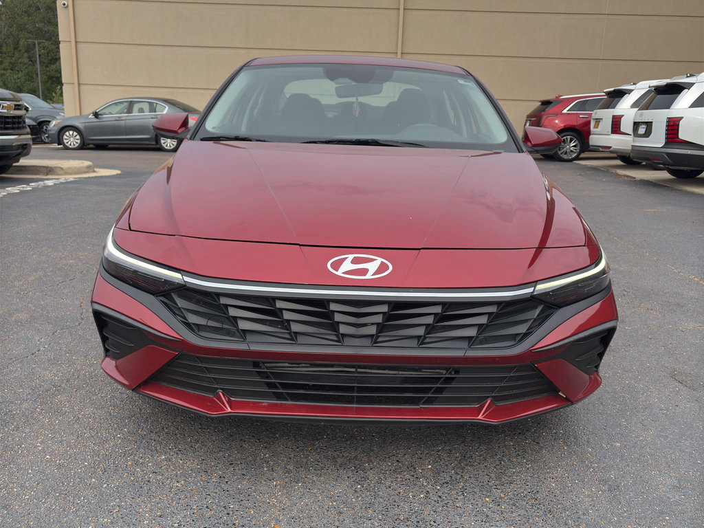 Used 2024 Hyundai Elantra SEL FWD image 2