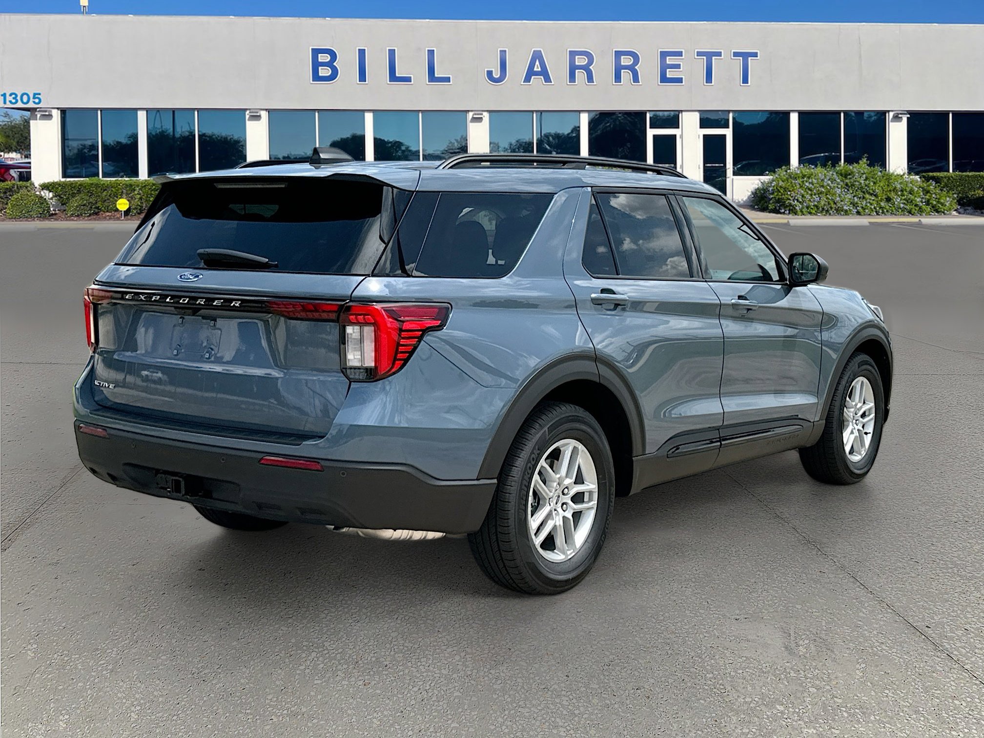 New 2026 Ford Explorer Active RWD image 4