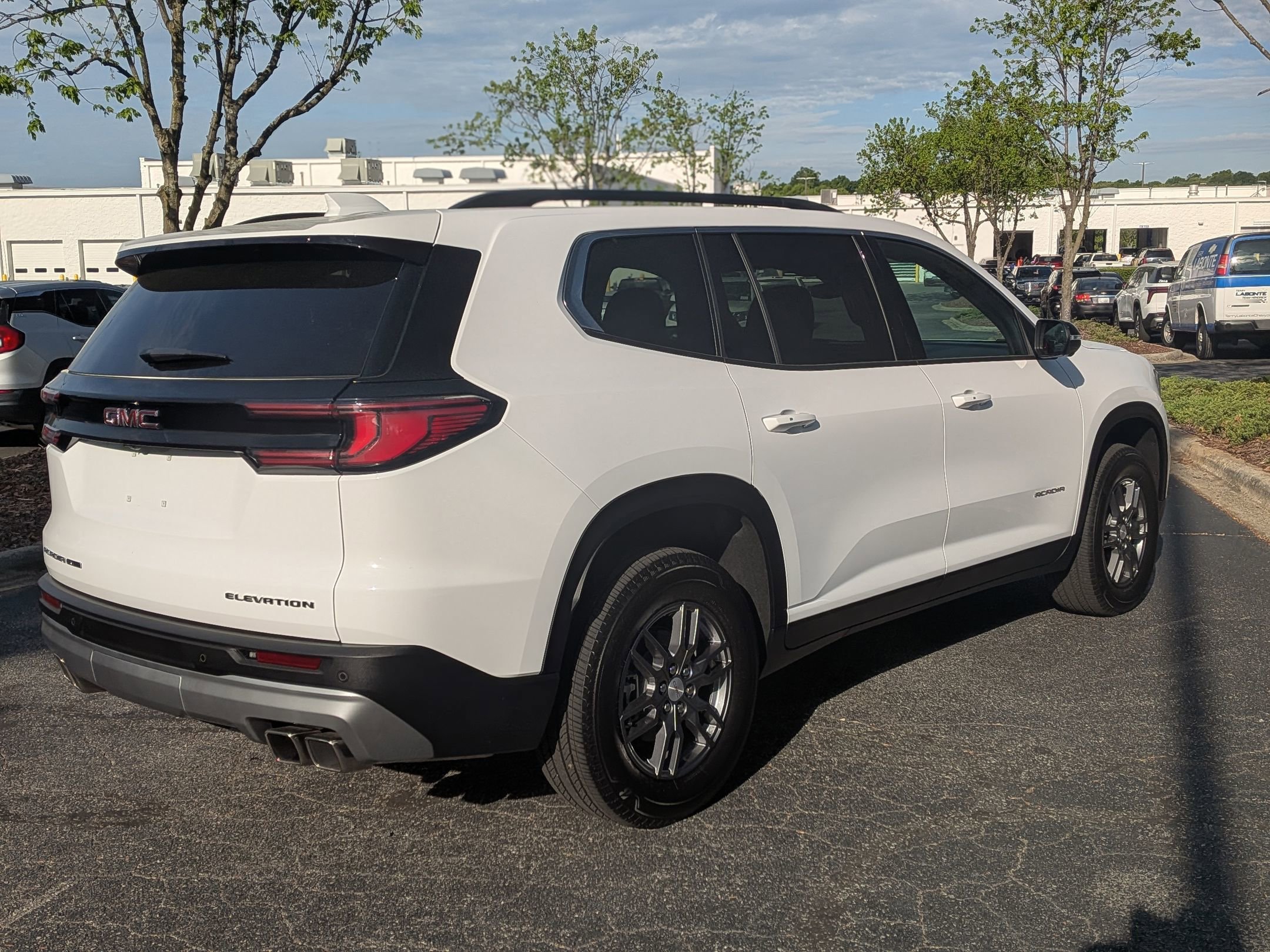 Certified 2025 GMC Acadia Elevation AWD/4WD image 9