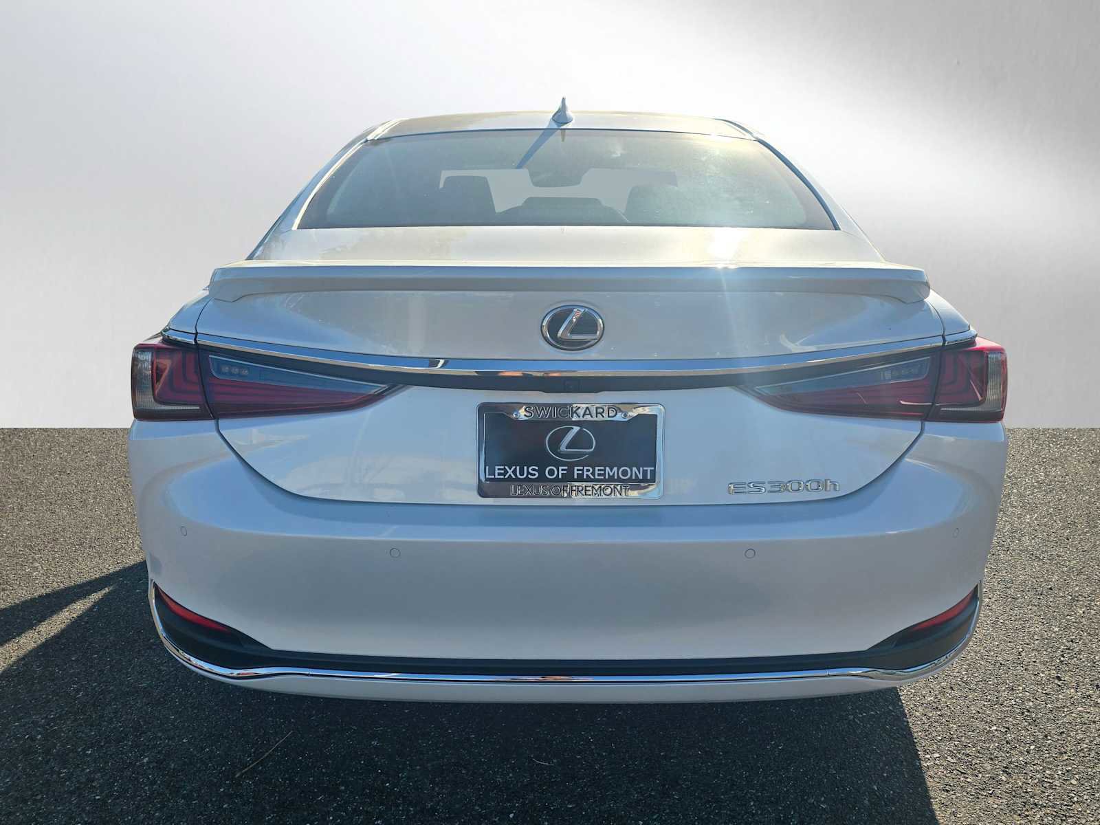 Used 2025 Lexus ES 300h w/ Premium Package image 4