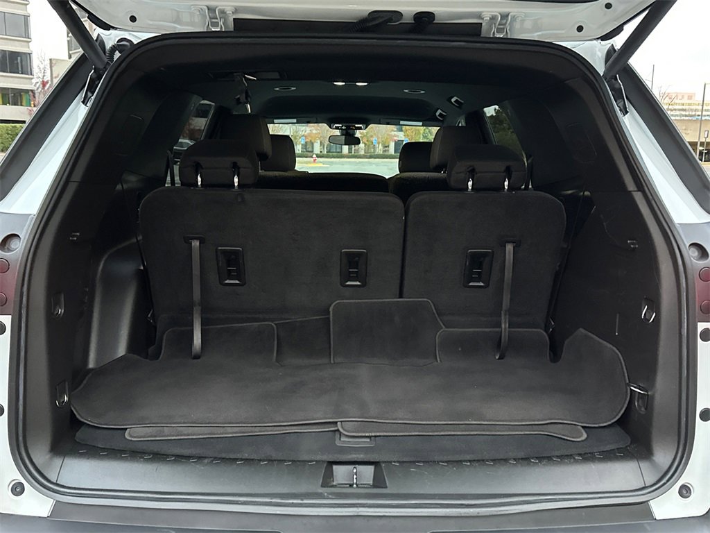 Used 2022 Chevrolet Traverse LT w/ Midnight/Sport Edition image 8
