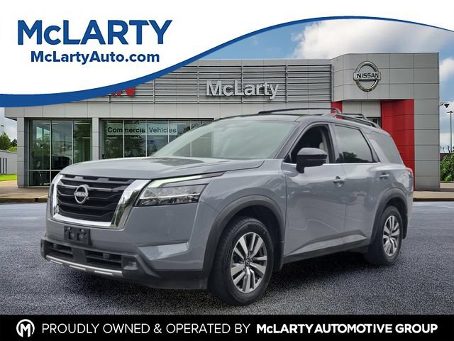 Used 2022 Nissan Pathfinder SL FWD image 1