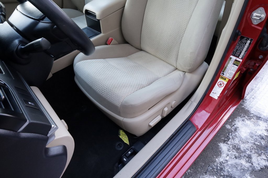 Used 2013 Toyota Camry LE image 20