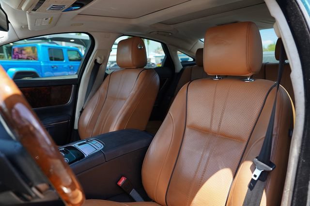 Used 2016 Jaguar XJ R-Sport RWD image 10