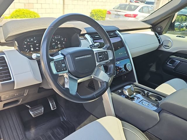 Used 2021 Land Rover Discovery HSE R-Dynamic AWD/4WD image 17