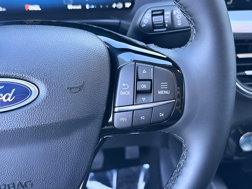 Used 2025 Ford Escape Platinum w/ Premium Technology Package FWD image 22