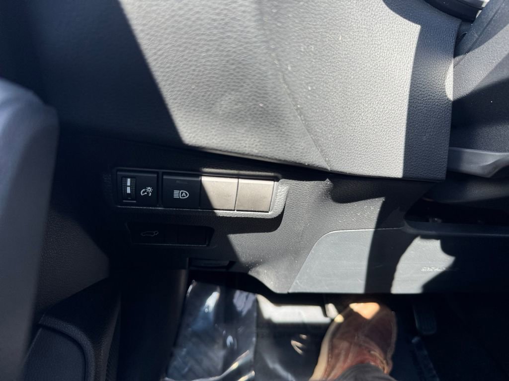 Used 2023 Toyota Corolla Cross XLE w/ Convenience Package image 28