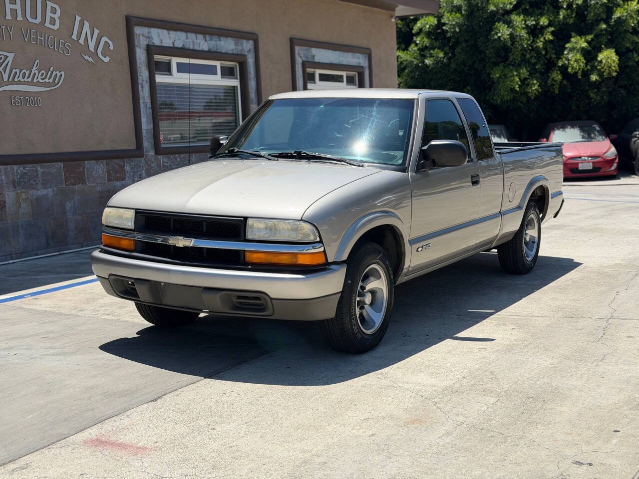 Used 2000 Chevrolet S10 Pickup LS w/ Preferred Equipment Group RWD image 2