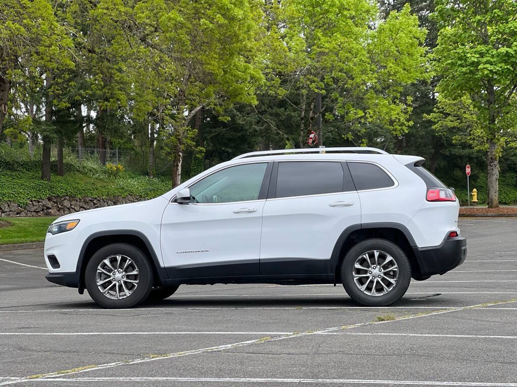 Used 2019 Jeep Cherokee Latitude Plus AWD/4WD image 20