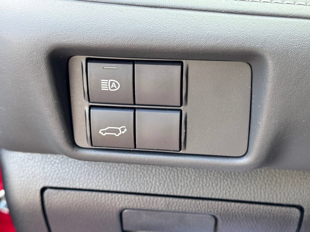 Used 2021 Toyota Highlander XLE FWD image 34
