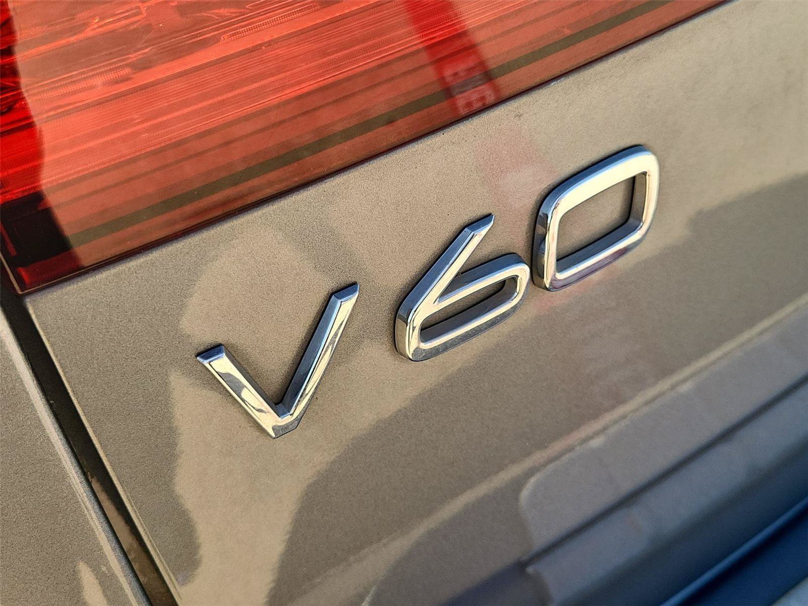 Used 2020 Volvo V60 T5 Cross Country AWD/4WD image 32