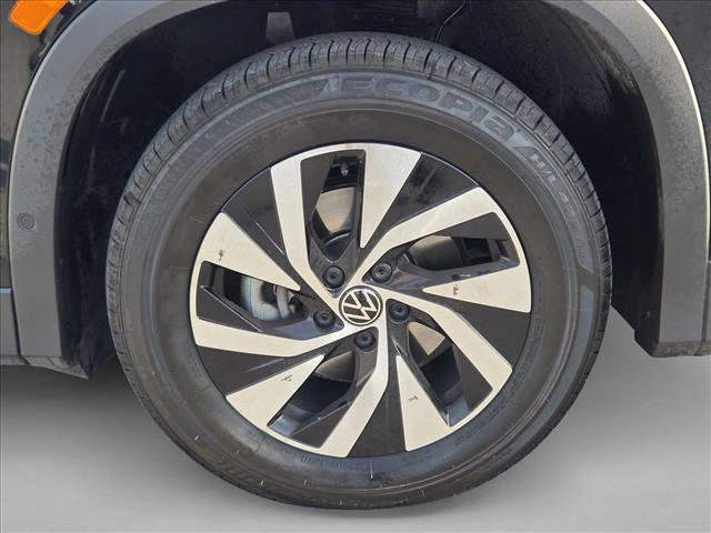 Certified 2025 Volkswagen Tiguan S FWD image 22