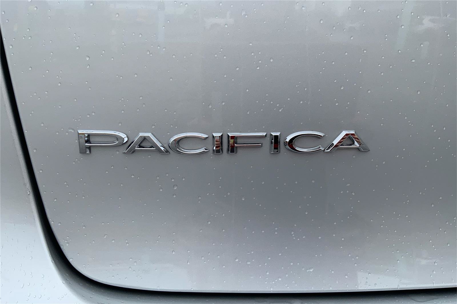 Used 2024 Chrysler Pacifica Touring-L FWD image 24