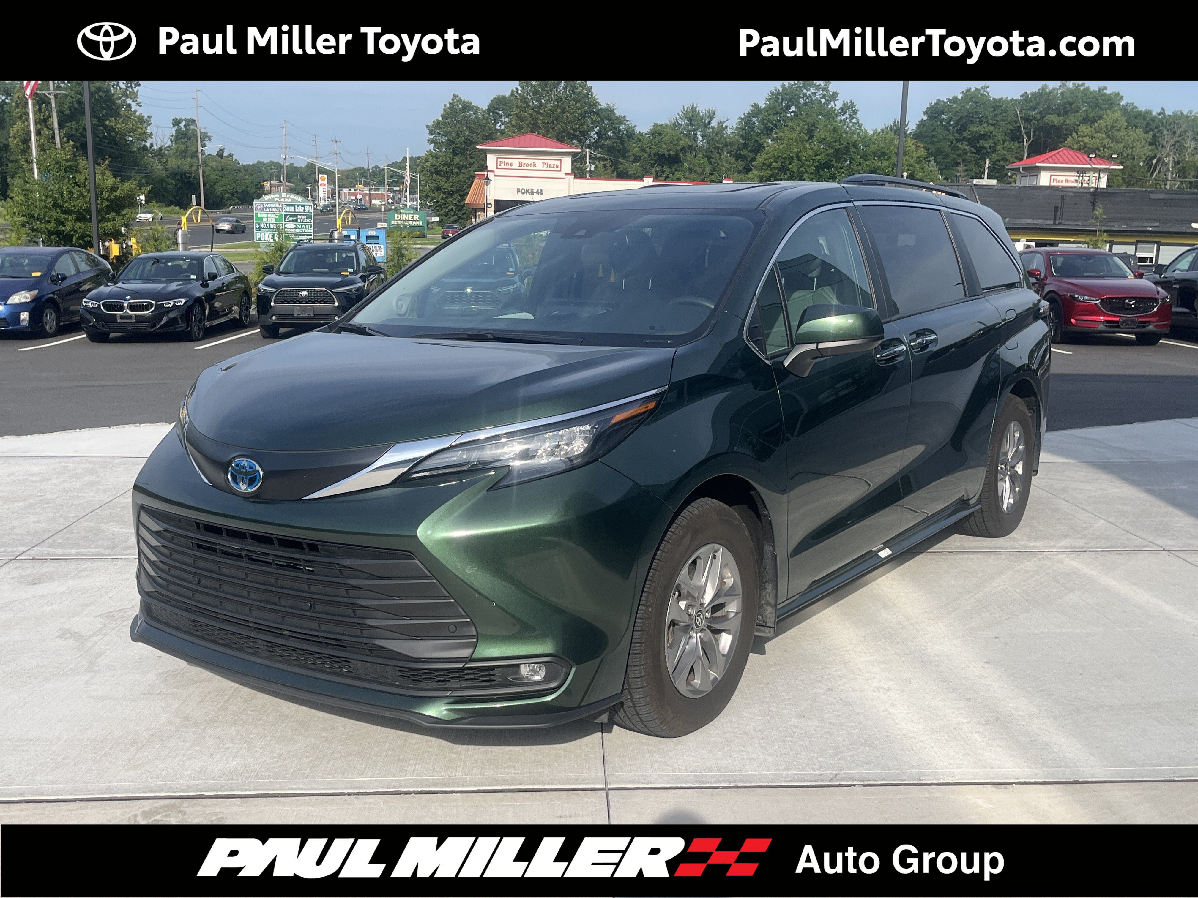 Used 2025 Toyota Sienna XLE w/ XLE Plus Package AWD/4WD image 1