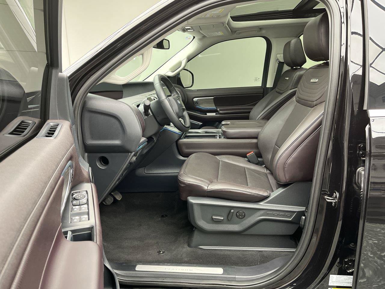 Certified 2025 Ford Expedition Max Platinum w/ Platinum Ultimate Package AWD/4WD image 3
