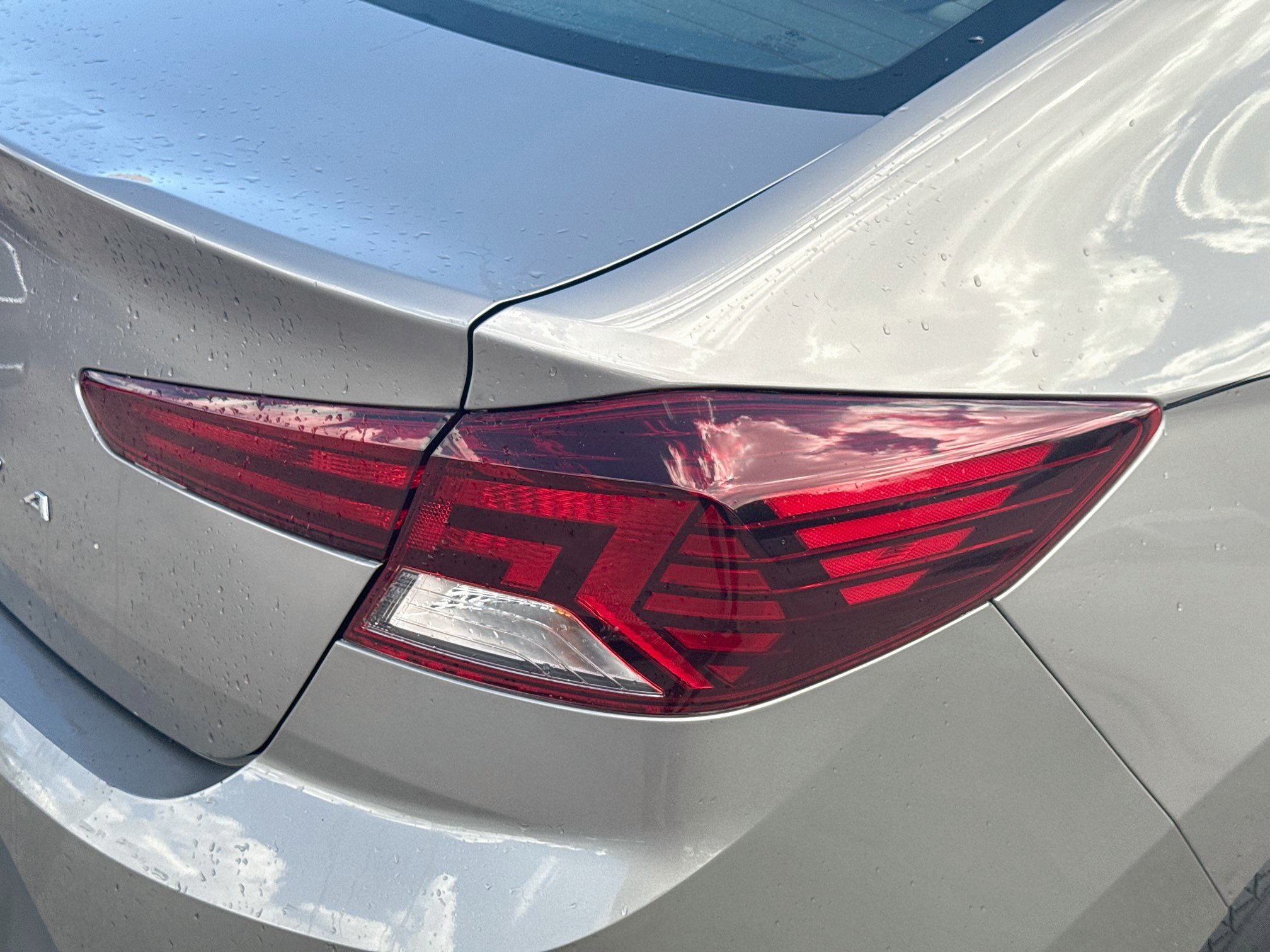 Used 2020 Hyundai Elantra SE FWD image 24