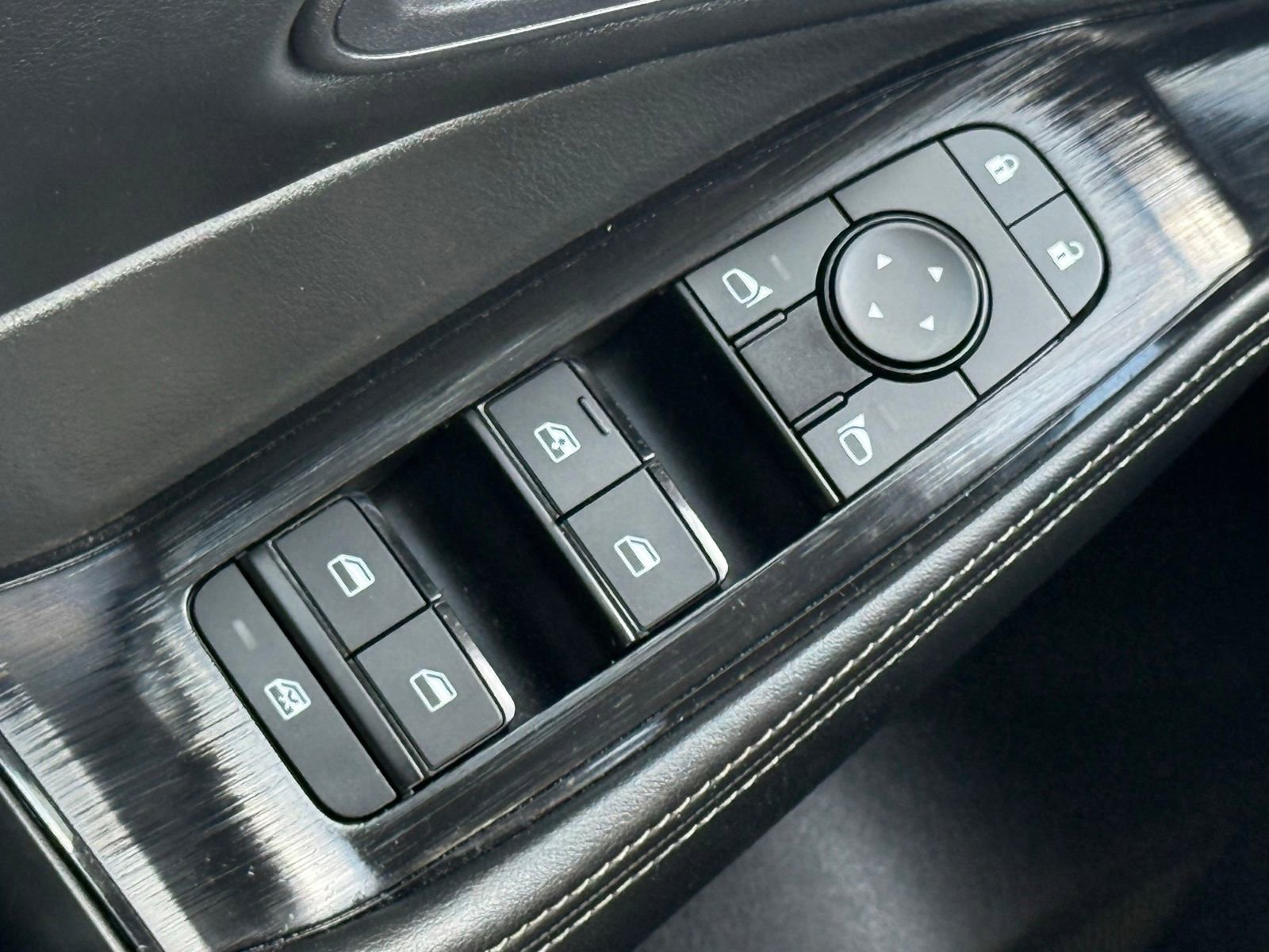 Used 2024 Nissan Rogue SV image 34