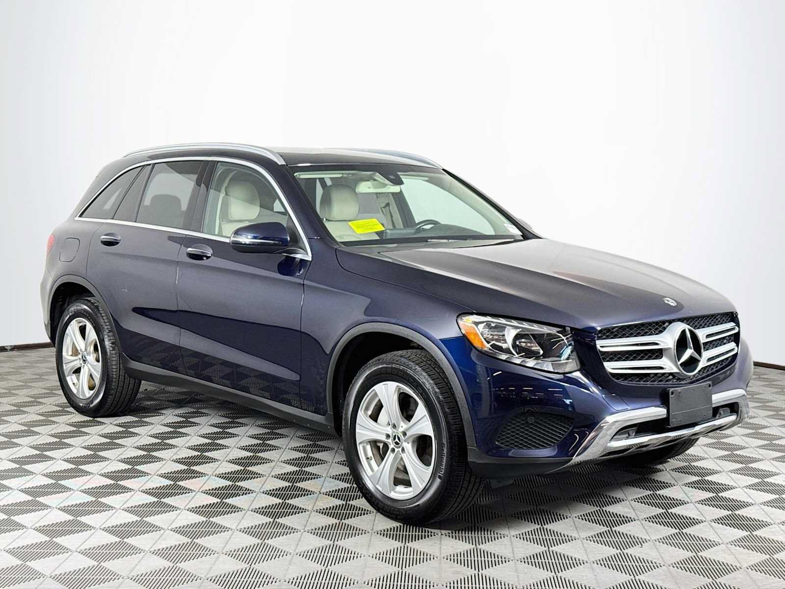 Used 2017 Mercedes-Benz GLC 300 4MATIC image 3