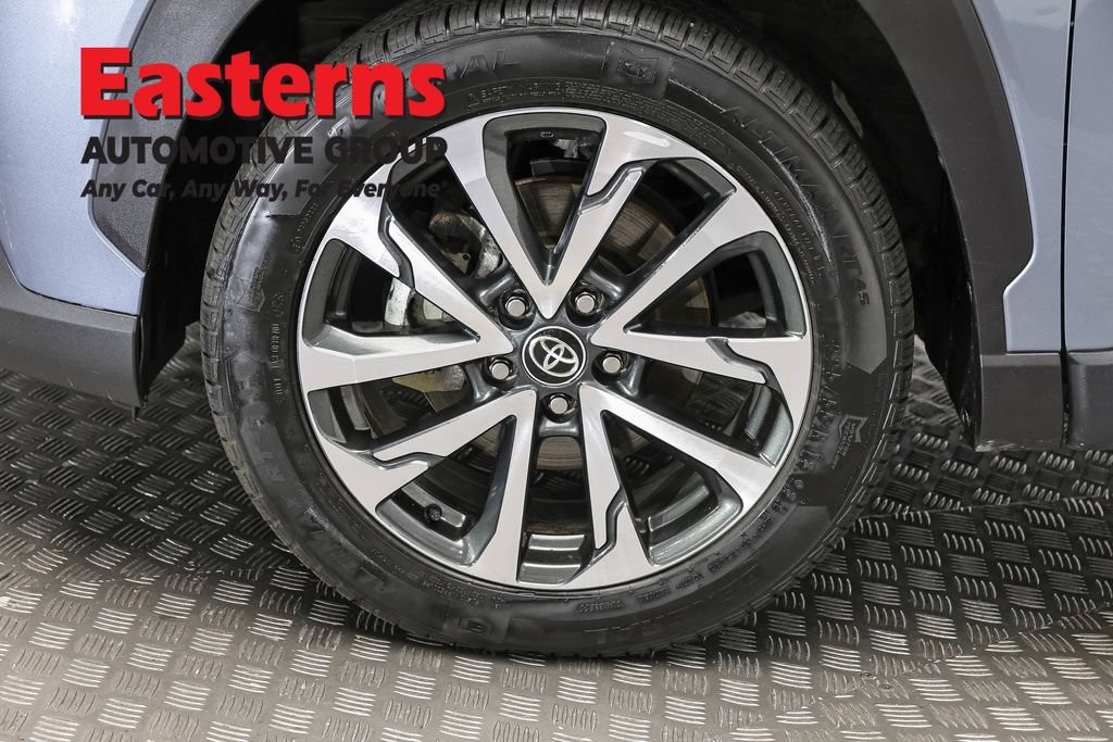 Used 2022 Toyota Corolla Cross XLE w/ Convenience Package AWD/4WD image 32