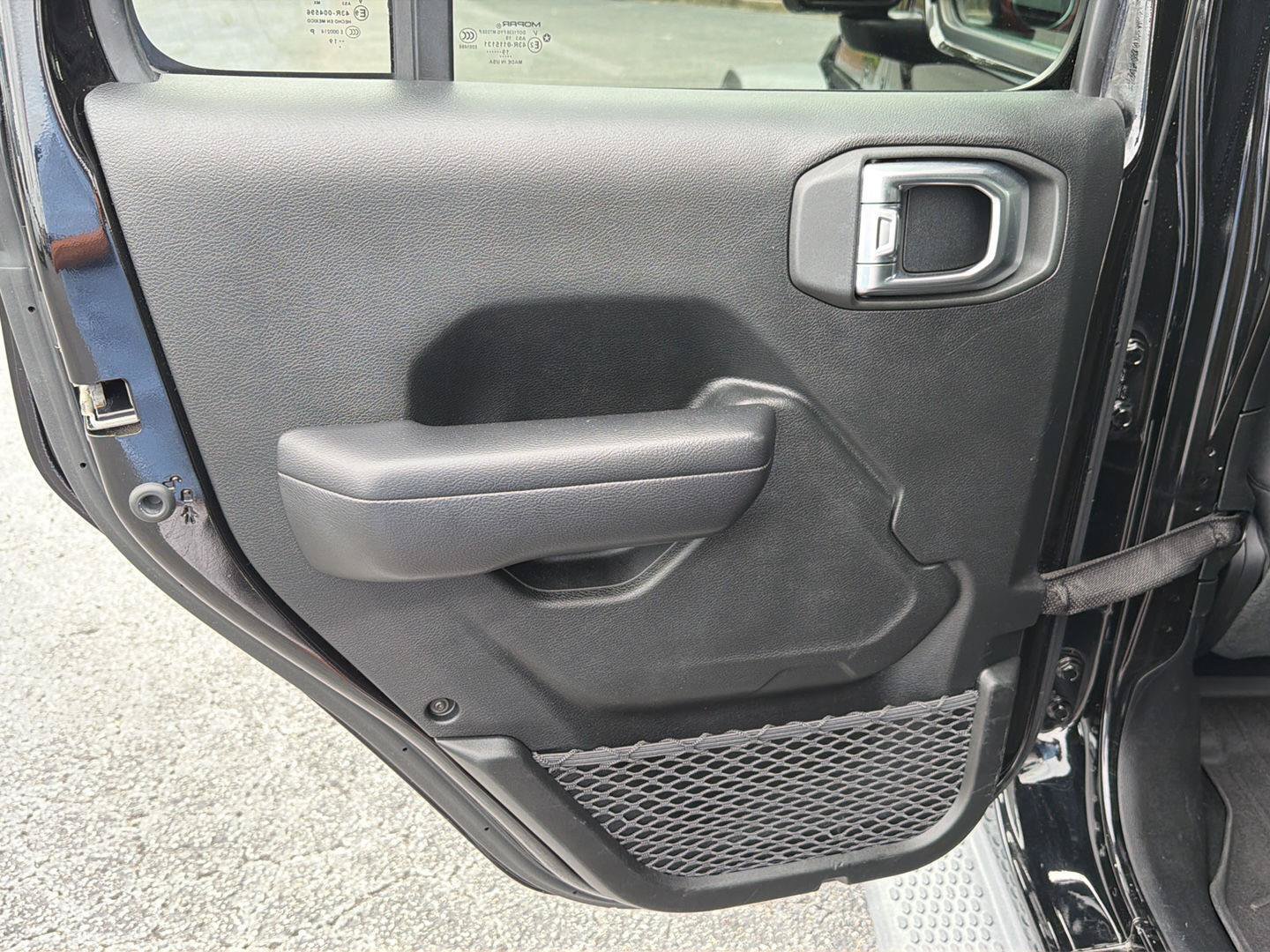 Used 2019 Jeep Wrangler Unlimited Rubicon AWD/4WD image 17