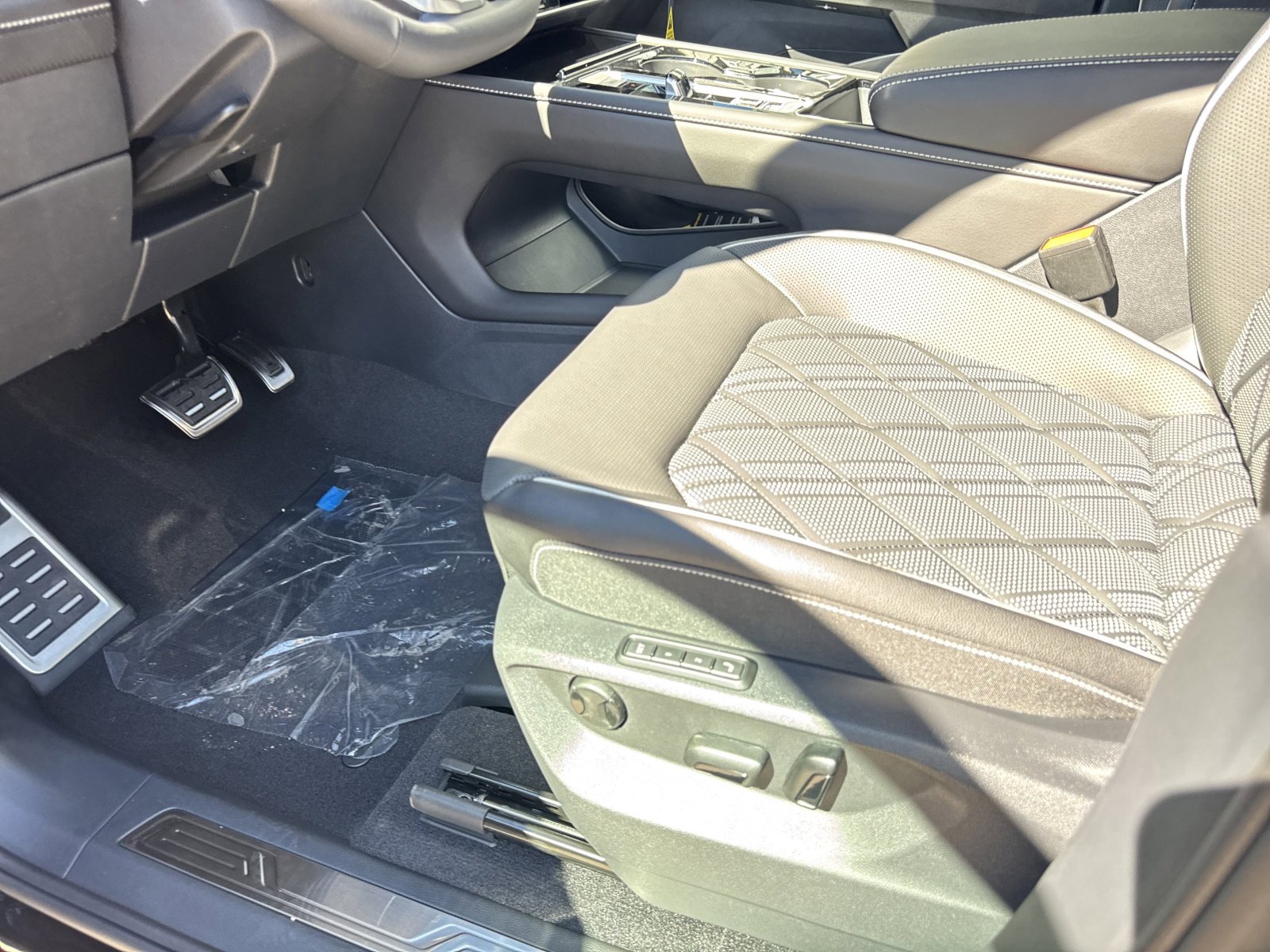New 2026 Volkswagen Atlas SEL Premium R-Line image 15