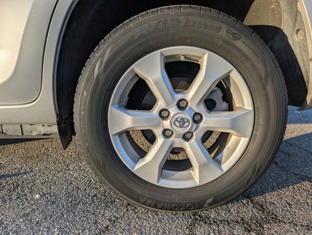 Used 2014 Toyota RAV4 EV image 28